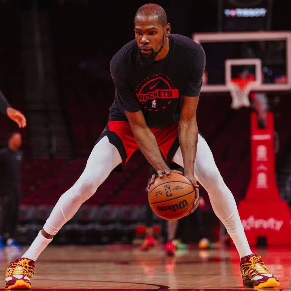 清晨体能课后，萨克拉门托国王篮板制胜备战NBA季后赛，质疑声仍在，年轻球员得到机会的简单介绍